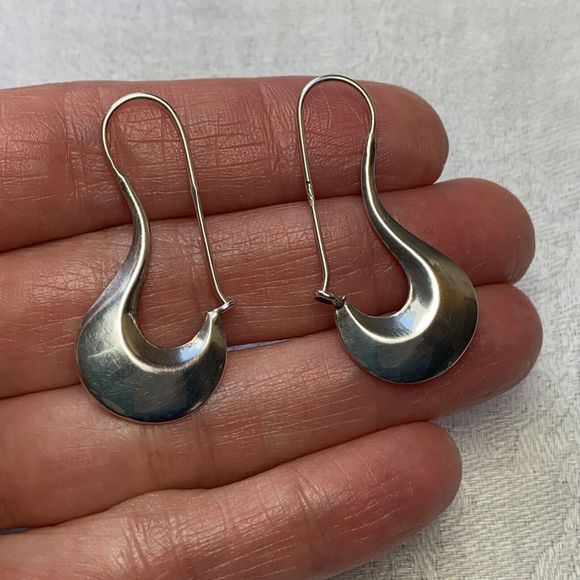 Vtg Earrings 925 Shiny Silver Oblong Abstract Long Dangling Puffy Geometric Hoop - Picture 8 of 12